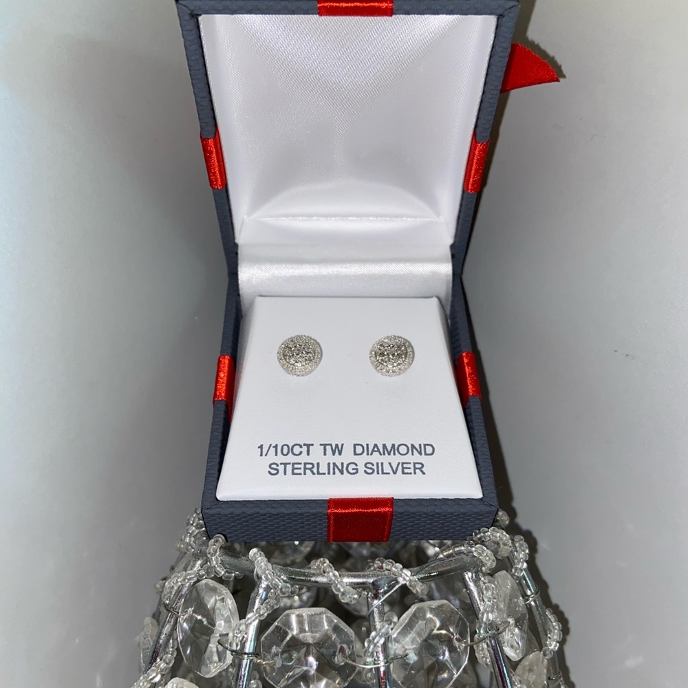 🆕1/10 CT. DIAMOND EARRINGS-GENUINE IN A BEAUTIFUL GIFT BOX. GREAT GIFT IDEA. - Picture 4 of 4